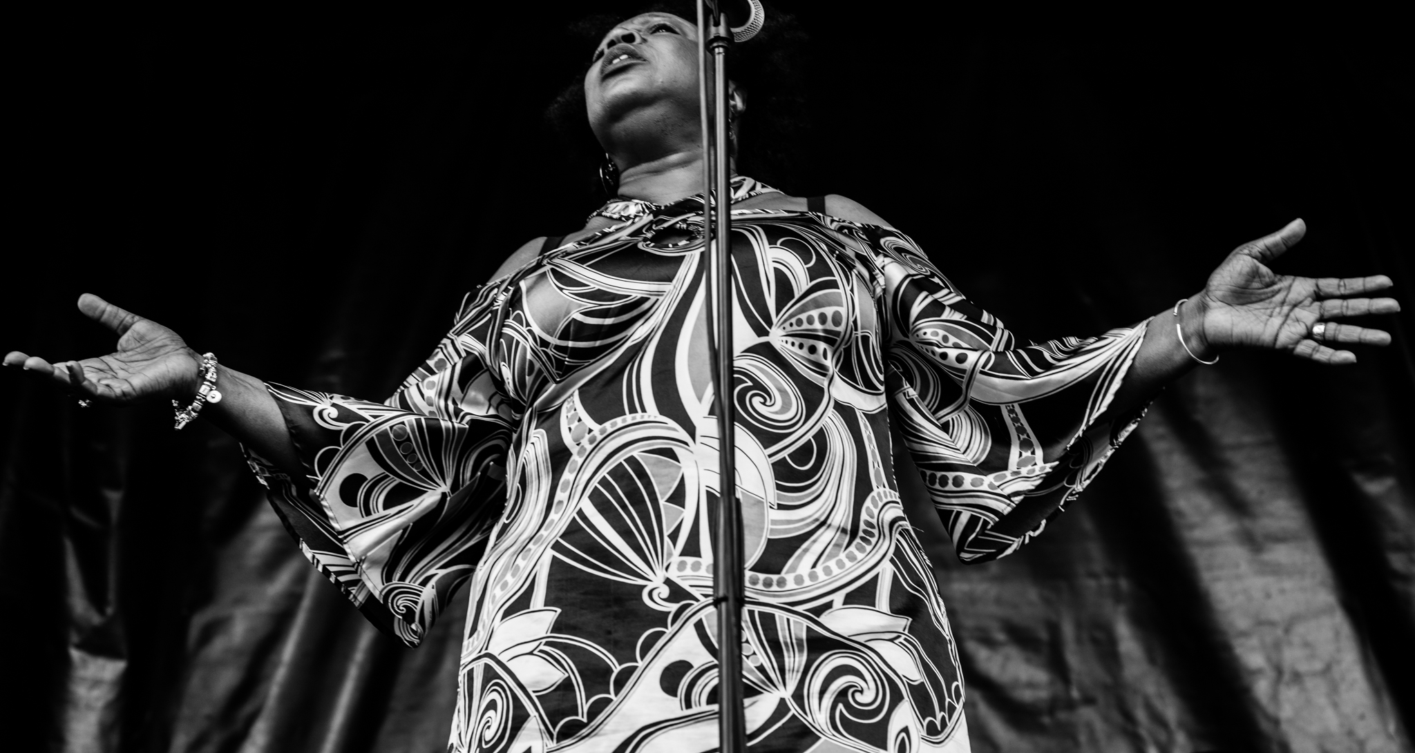 A diva internacional Gisele Jackson en concerto en Lugo na Ra Bispo Basulto. Sesin verm de blues e algo de soul, house e dance de nivel estratosfrico.